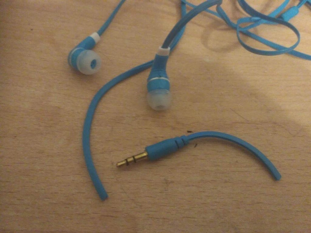 Не играет наушник? Ремонт наушников при помощи кипятка