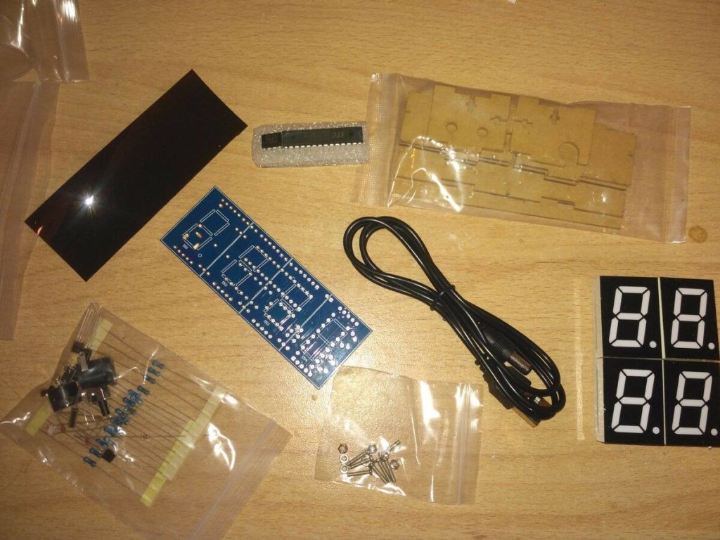 Собираю классные часы с термометром своими руками