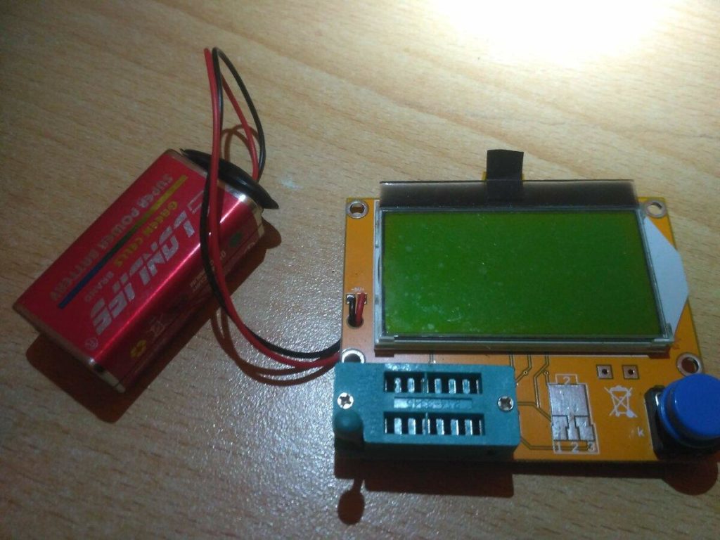 Даже невздутый кондёр может оказаться неисправным. Проверяем конденсаторы на ESR-метре