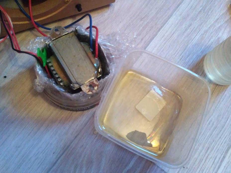 Зачем я залил трансформатор в монолит из эпоксидки?