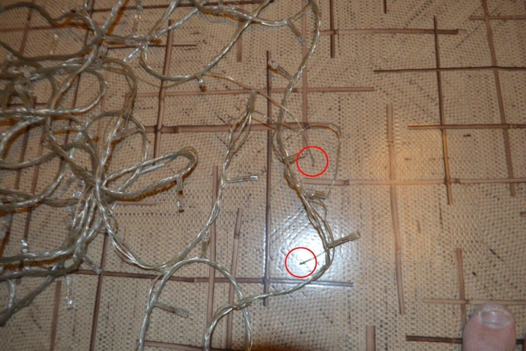 Решил сэкономить и починил гирлянду своими руками