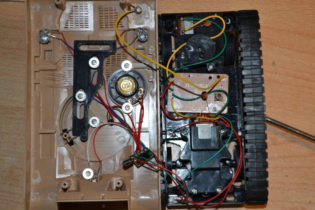 Громко «орёт» игрушка? Решил проблему при помощи резисторов