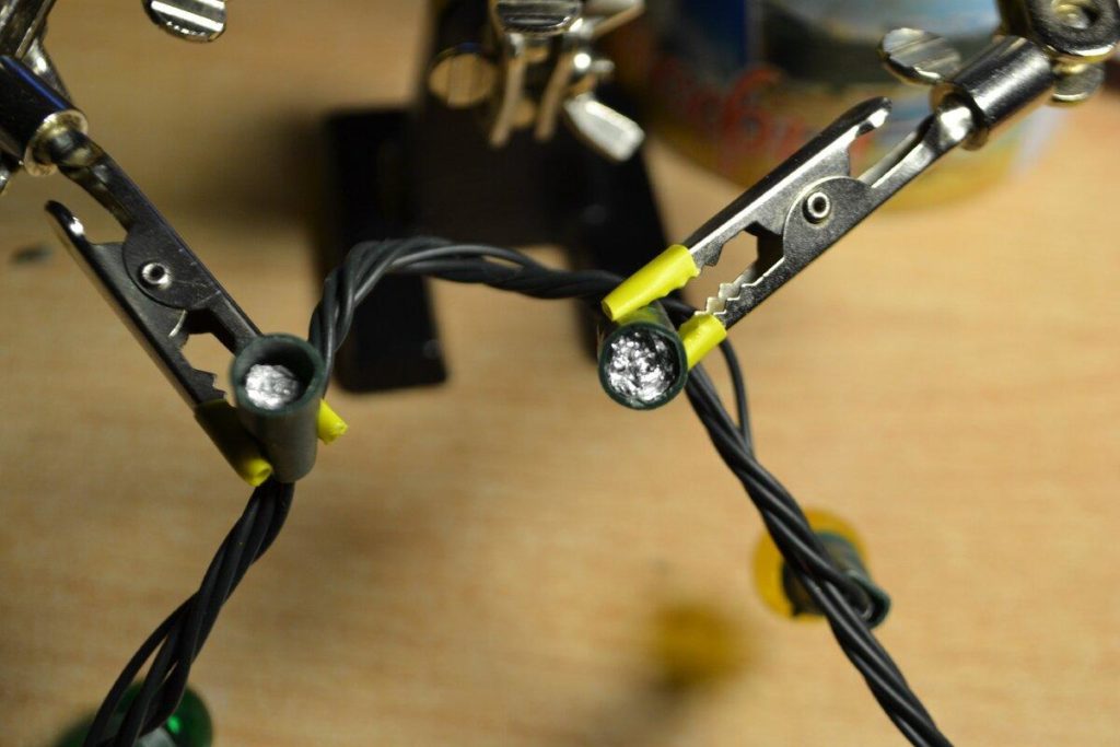 Купил в пятёрочке фольгу для запекания и починил разбившуюся гирлянду