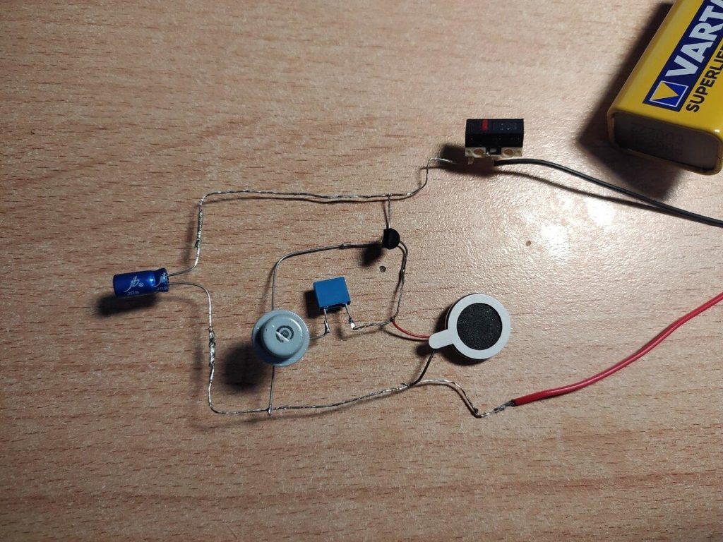 Собрал схему, имитирующую звук подпрыгивающего металлического шарика