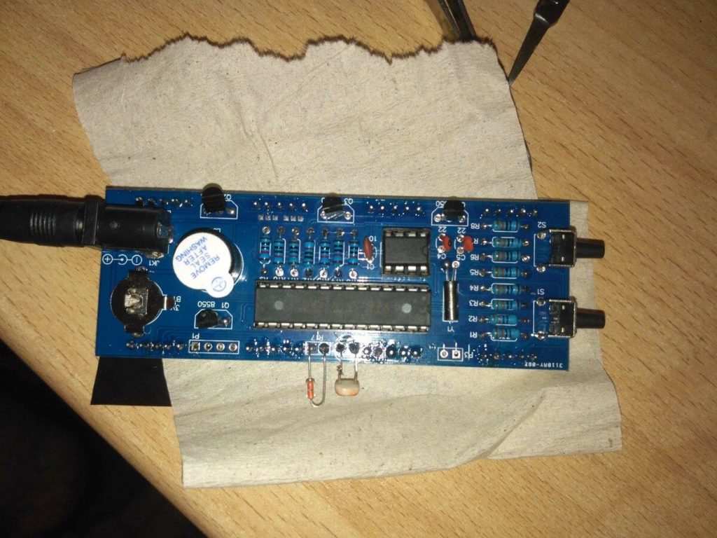 Собираю классные часы с термометром своими руками