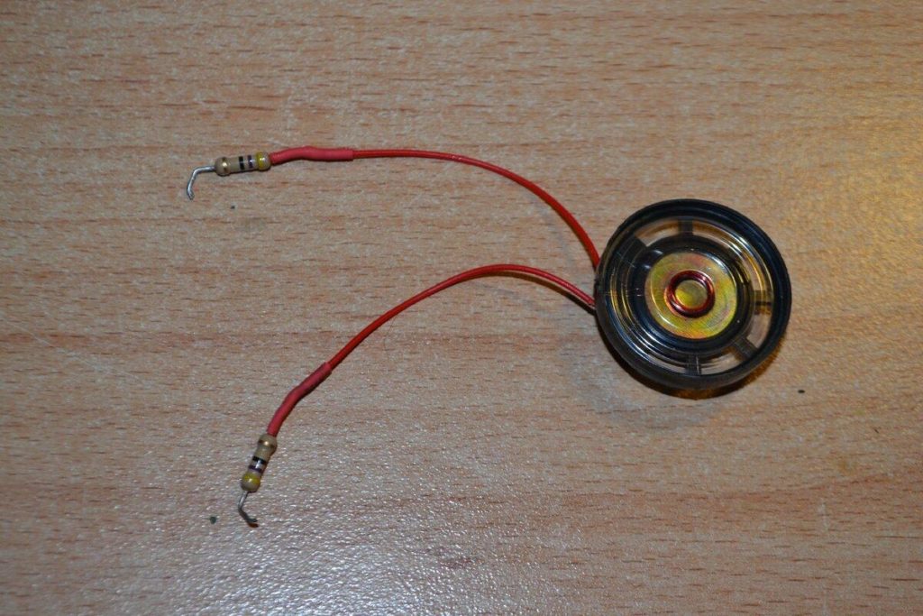 Громко «орёт» игрушка? Решил проблему при помощи резисторов