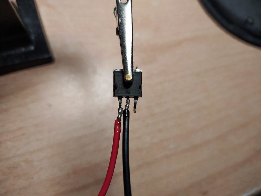 Как проверить мультиметром стабилизаторы напряжения 7805, 17-33 и подобные? Показываю на примерах