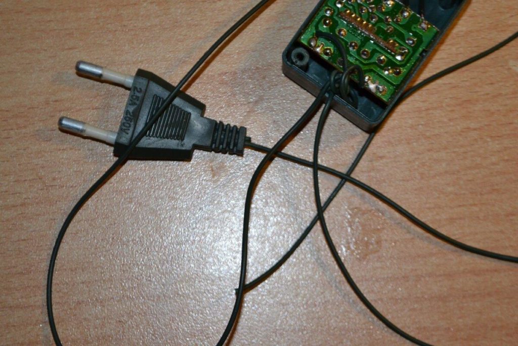 Купил в пятёрочке фольгу для запекания и починил разбившуюся гирлянду