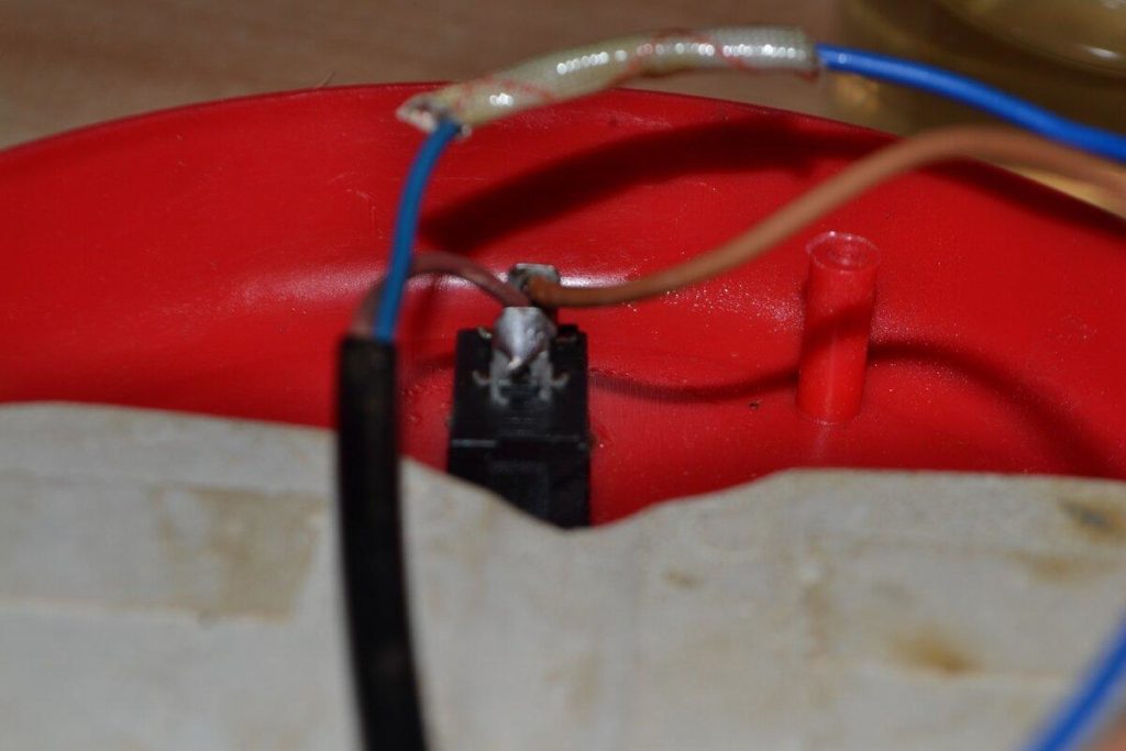 Нетипичный ремонт настольной лампы. Почему не включается?