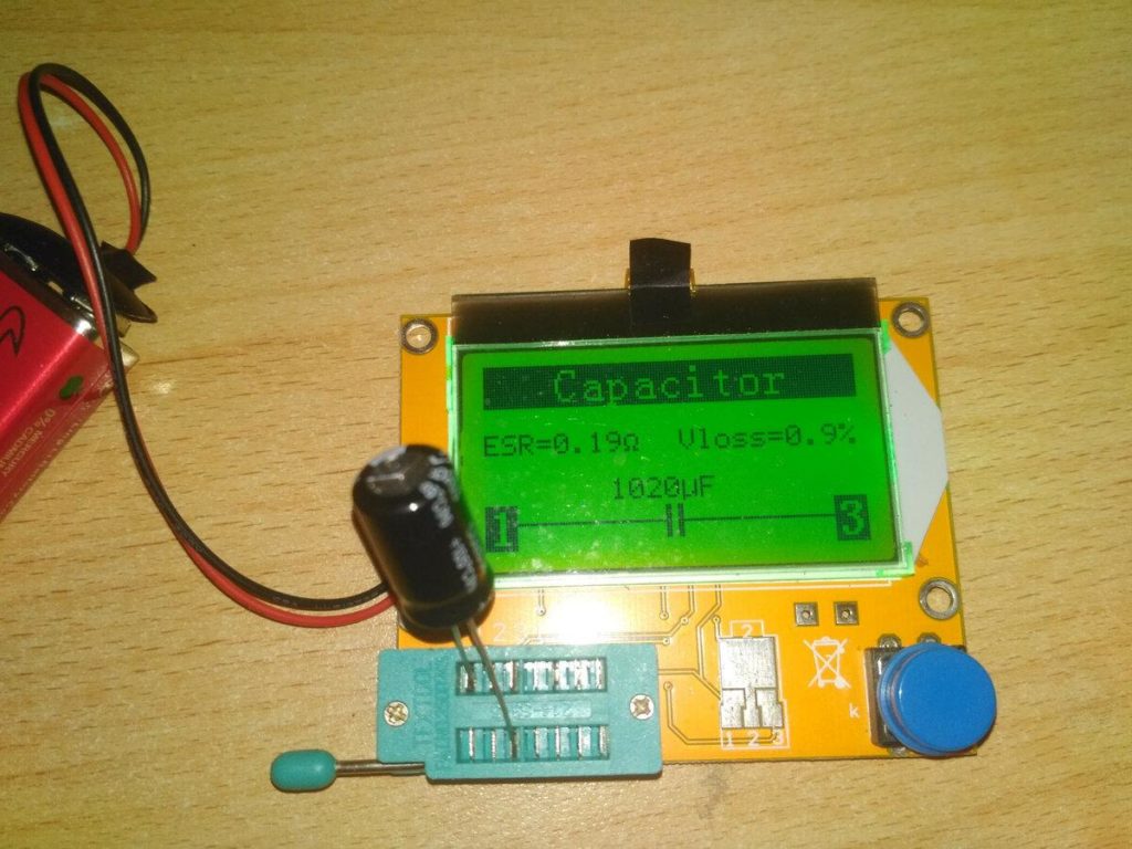Даже невздутый кондёр может оказаться неисправным. Проверяем конденсаторы на ESR-метре