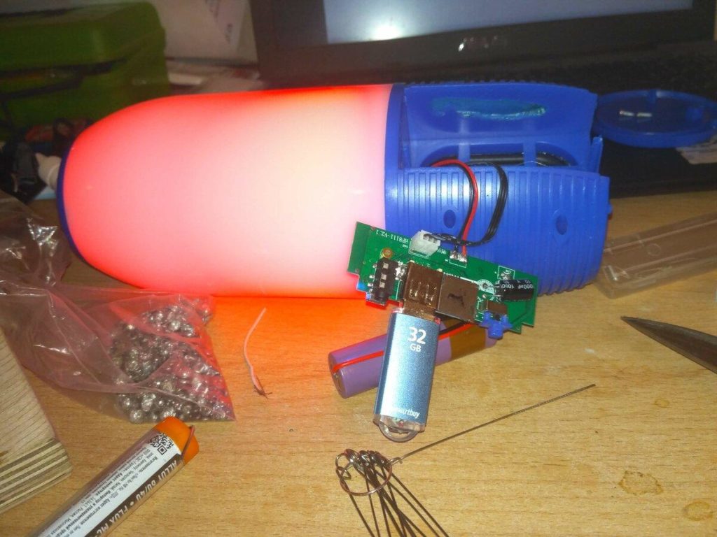 Ремонт колонки (не видит флешку)