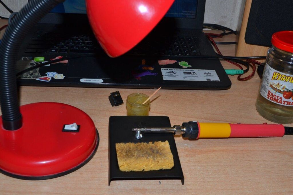 Нетипичный ремонт настольной лампы. Почему не включается?