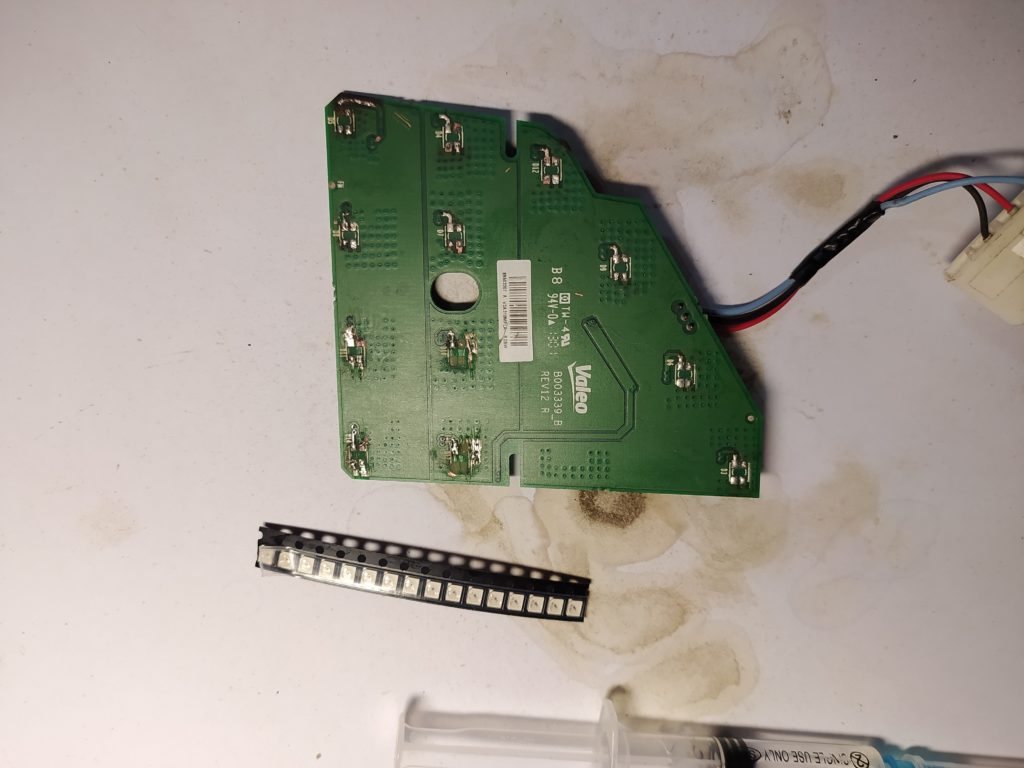 Ремонт правого габарита Nissan Qashqai (замена светодиодов)