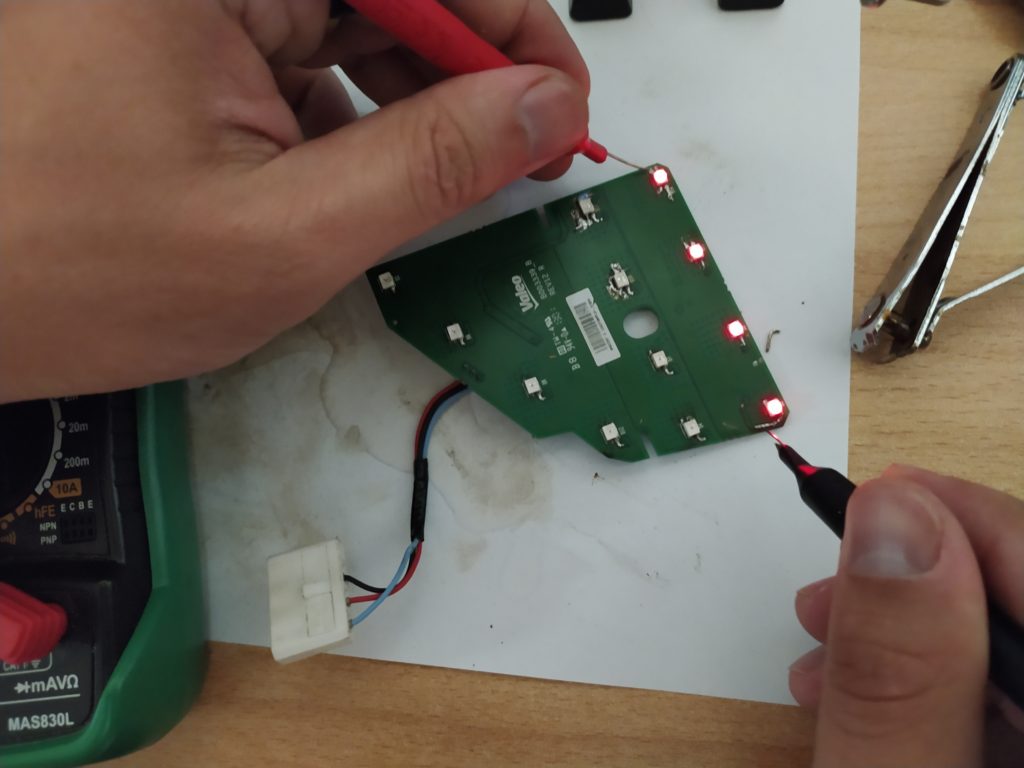 Ремонт правого габарита Nissan Qashqai (замена светодиодов)