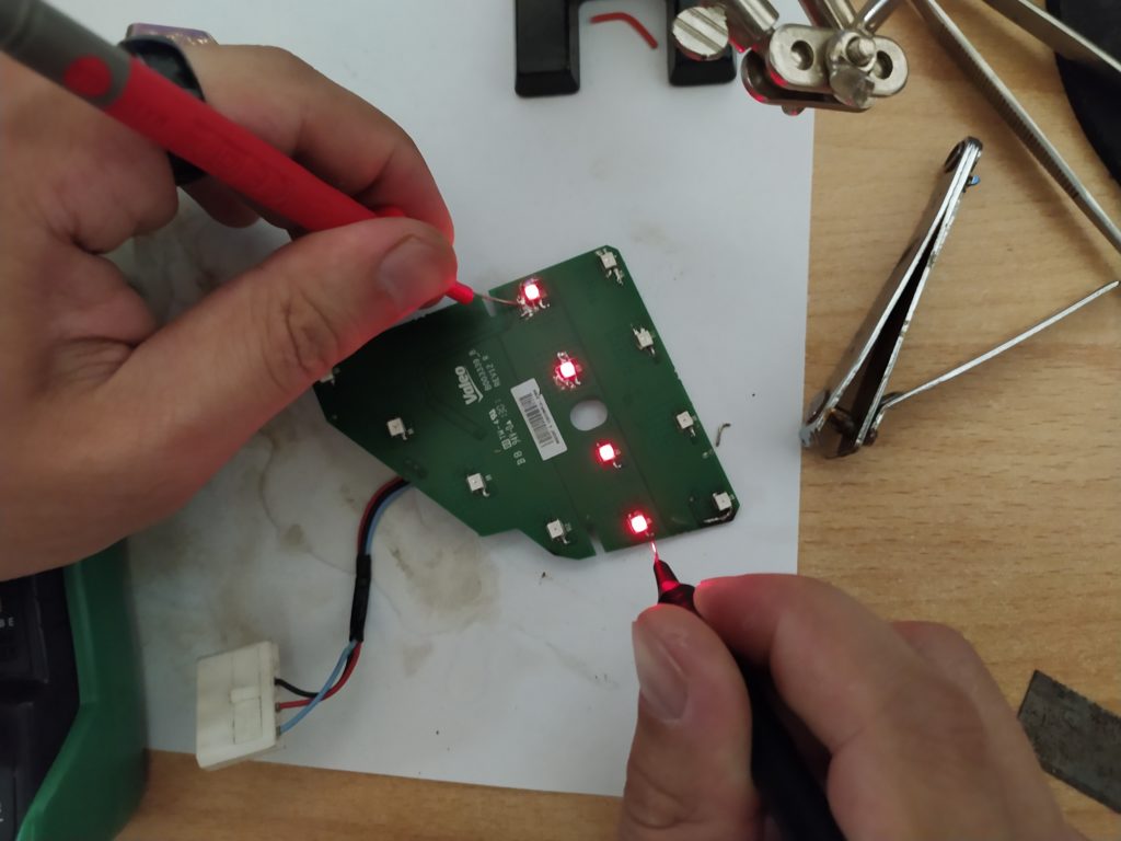 Ремонт правого габарита Nissan Qashqai (замена светодиодов)