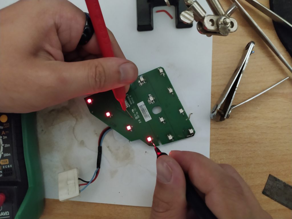 Ремонт правого габарита Nissan Qashqai (замена светодиодов)