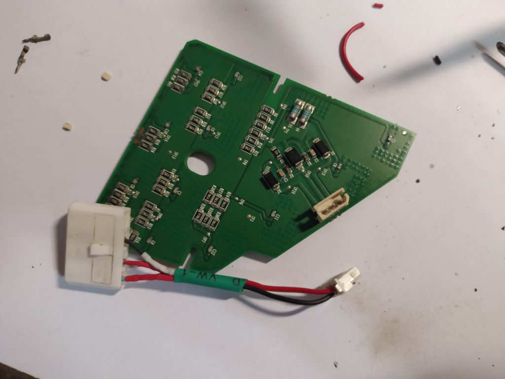 Ремонт правого габарита Nissan Qashqai (замена светодиодов)